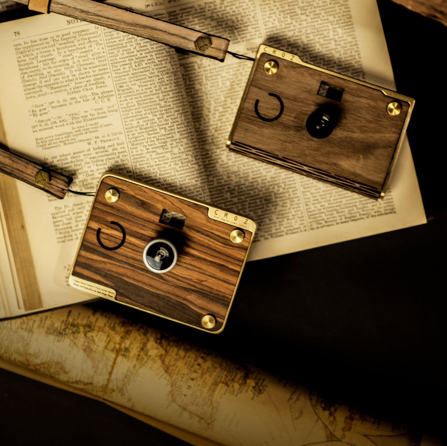 【20MP】::  CROZ Vintage 摩登復古精裝相機禮盒 :: ( 內附玫瑰木單殼 & 晶透單殼 )